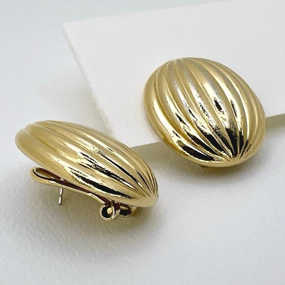 Trifari Vintage Large Ridged Oval Dome Statement Stud Earrings, Gold Tone - Picture 3 of 9